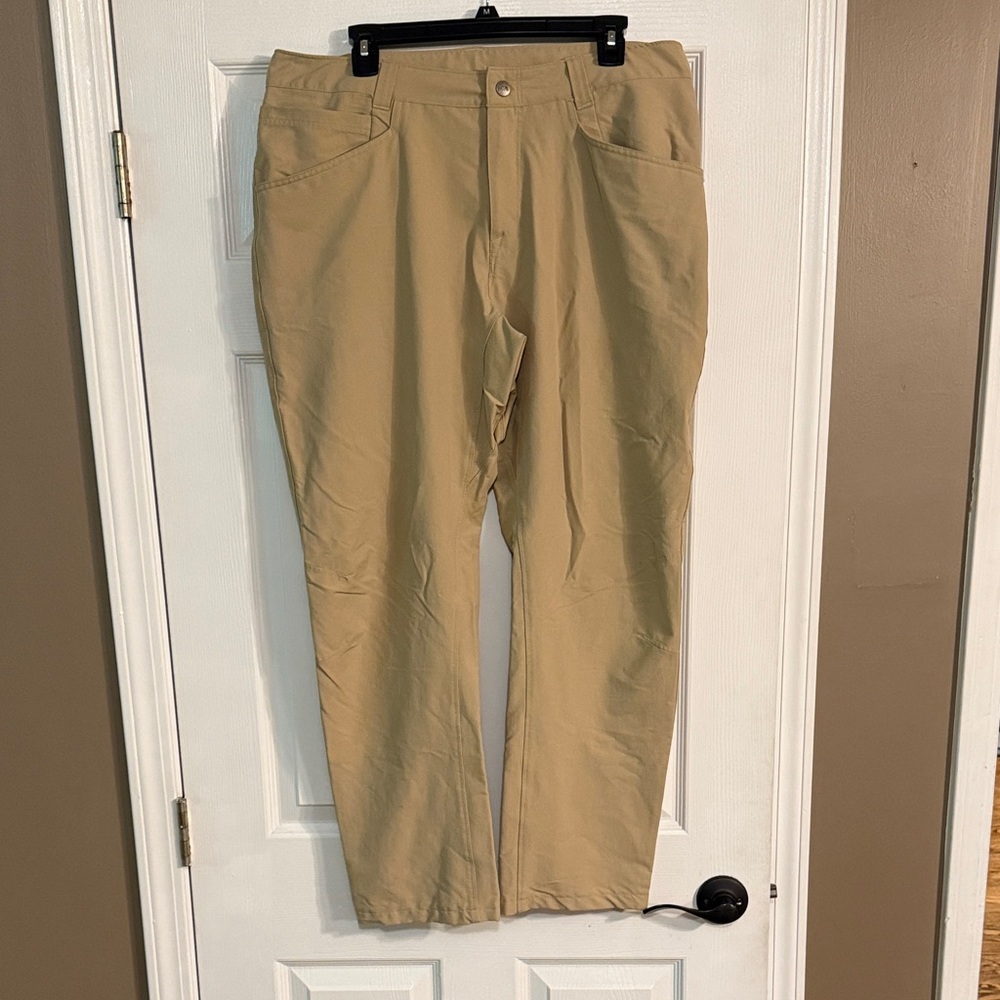 The North Face Men's Khaki Chinos